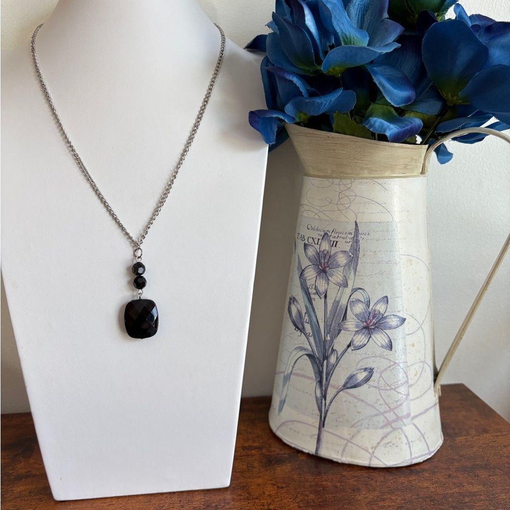 Vintage Black Faceted Pendant Necklace